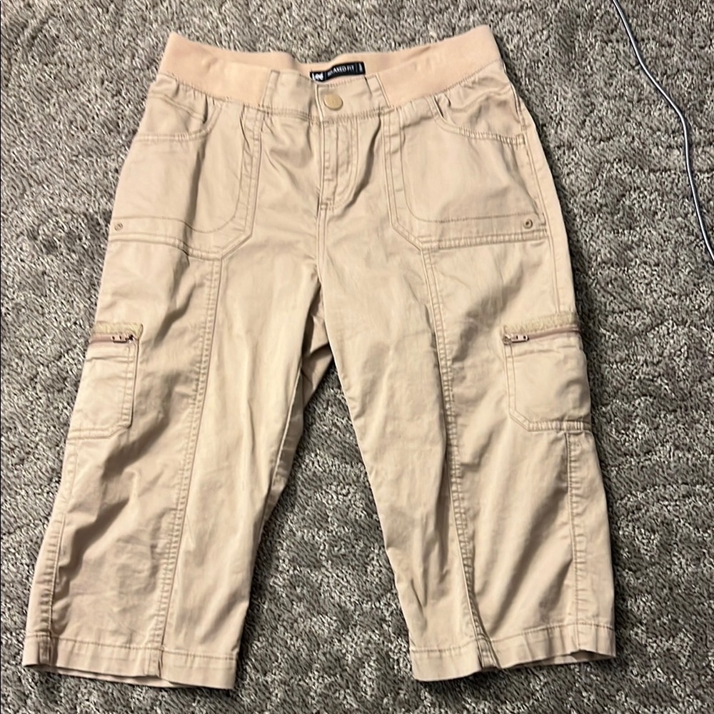 Lee Relaxed Fit Beige Cargo Capris